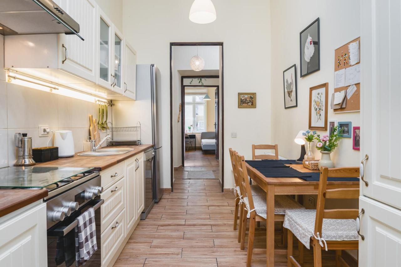 Homely 4 Bedroom Apartment - Old Town - By Upstairs Krakov Exteriér fotografie
