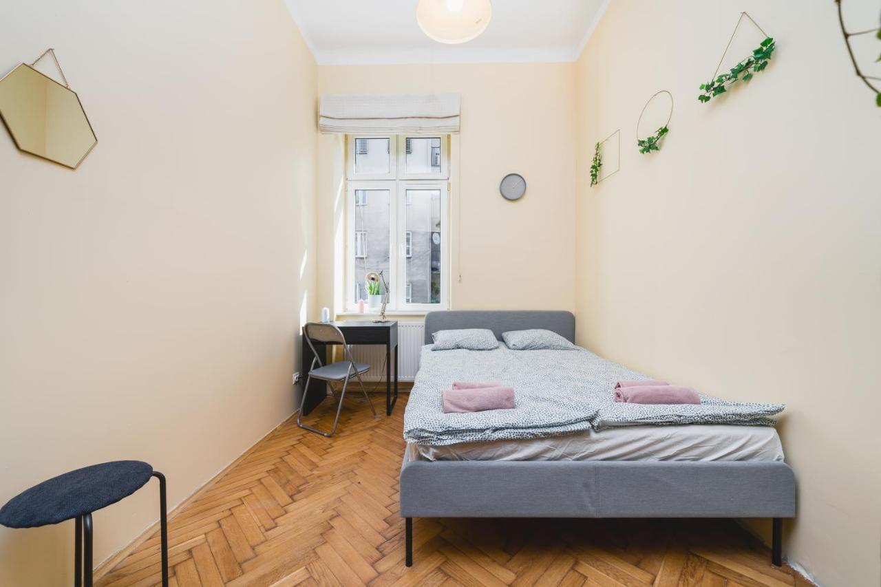 Homely 4 Bedroom Apartment - Old Town - By Upstairs Krakov Exteriér fotografie