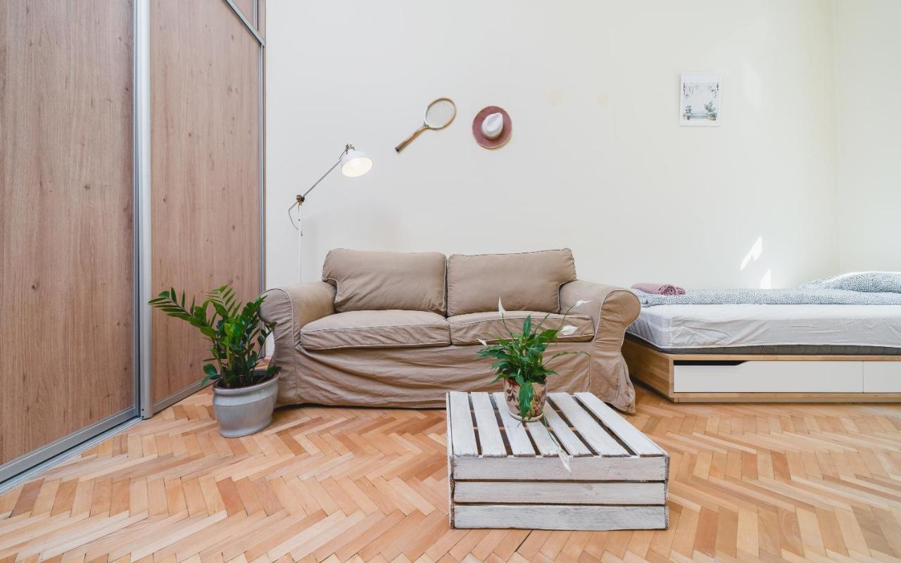 Homely 4 Bedroom Apartment - Old Town - By Upstairs Krakov Exteriér fotografie