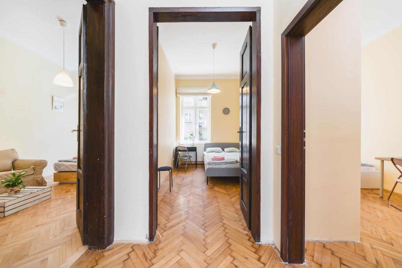 Homely 4 Bedroom Apartment - Old Town - By Upstairs Krakov Exteriér fotografie