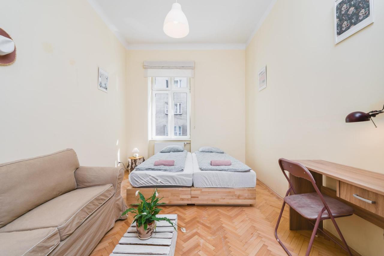 Homely 4 Bedroom Apartment - Old Town - By Upstairs Krakov Exteriér fotografie