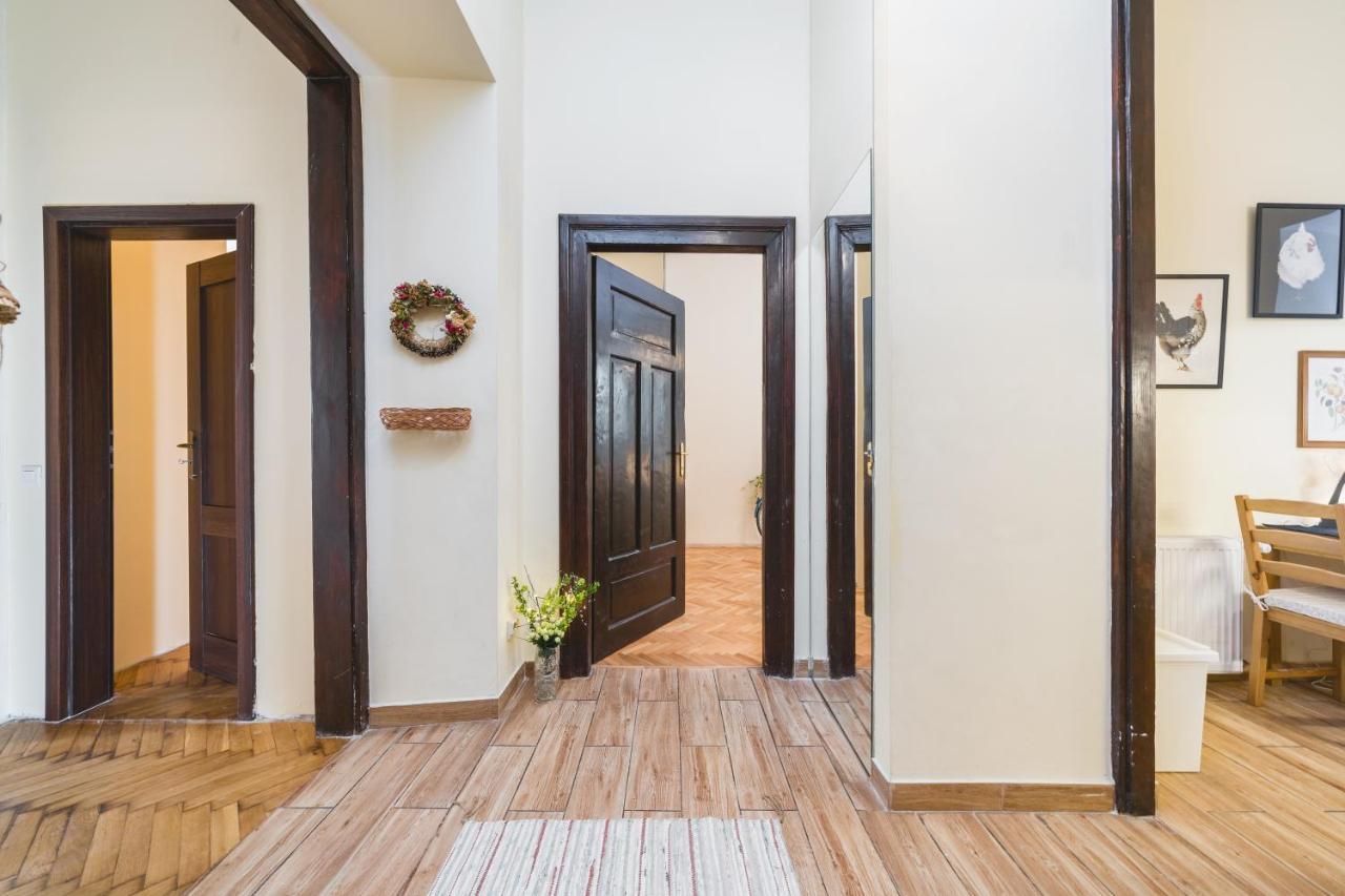 Homely 4 Bedroom Apartment - Old Town - By Upstairs Krakov Exteriér fotografie