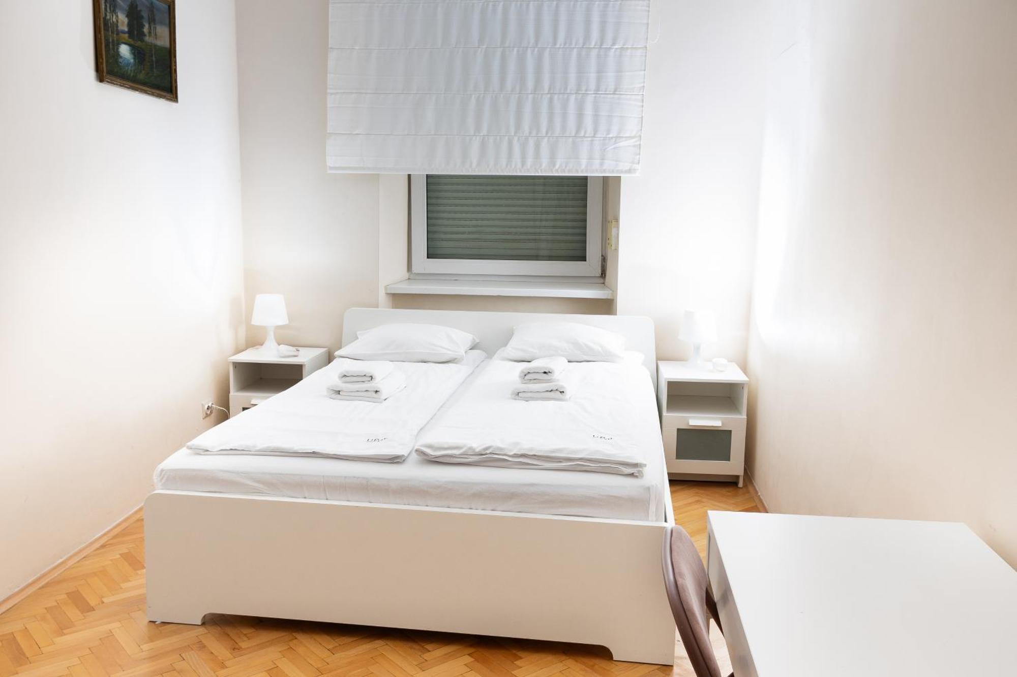Homely 4 Bedroom Apartment - Old Town - By Upstairs Krakov Exteriér fotografie