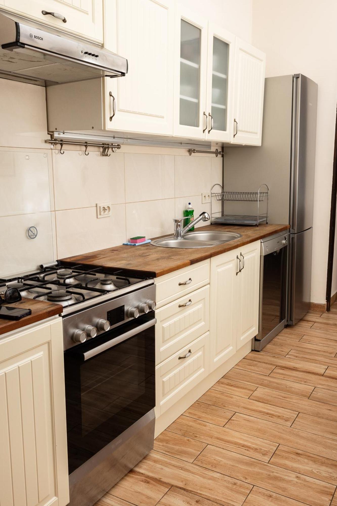 Homely 4 Bedroom Apartment - Old Town - By Upstairs Krakov Exteriér fotografie
