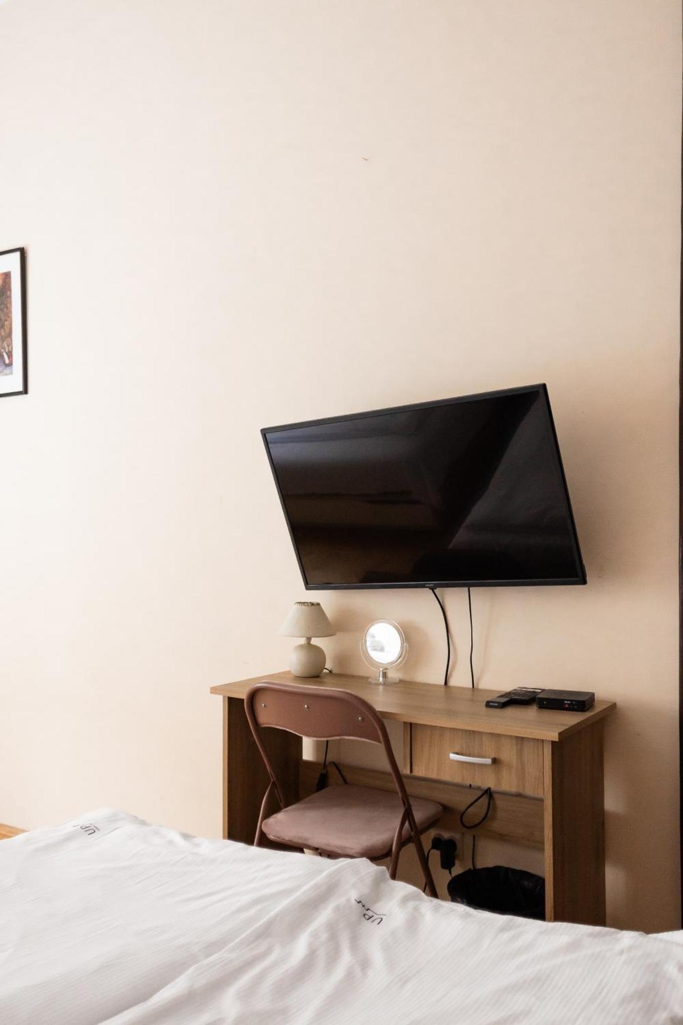 Homely 4 Bedroom Apartment - Old Town - By Upstairs Krakov Exteriér fotografie